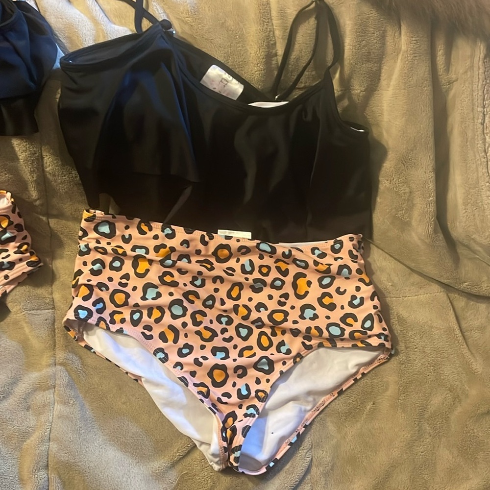 Women’s swim suit